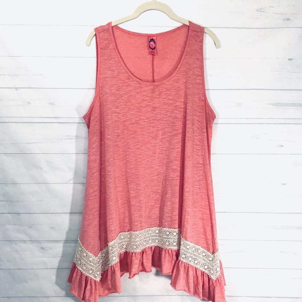 Honeyme XL Tank Tunic Sharkbite hem lace detail